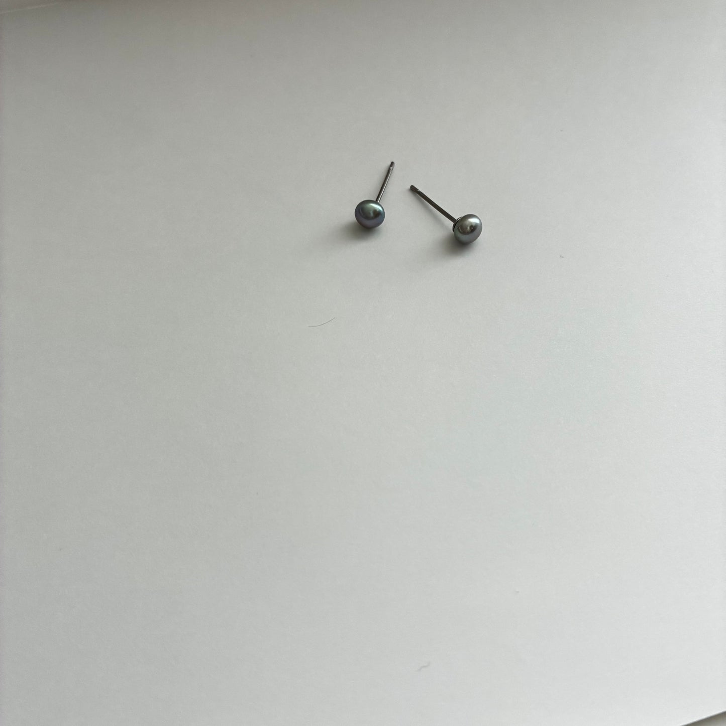 Pearl Stud pierce／ホワイト,ダーク