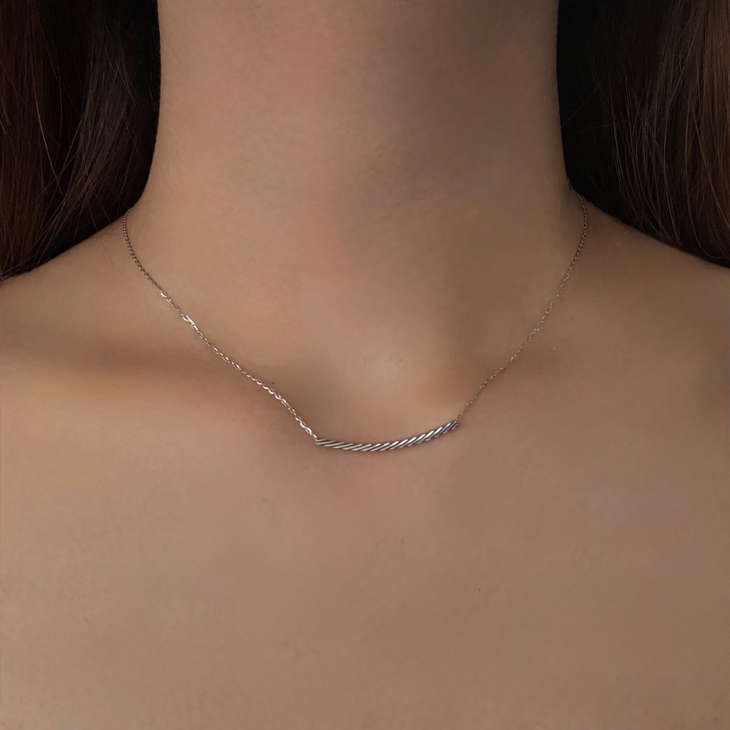 Pt Modern Curved Bar NC